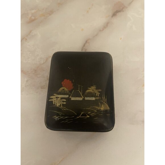 Small Vintage Japanese Black Lacquer Trinket Box - Picture 8 of 12